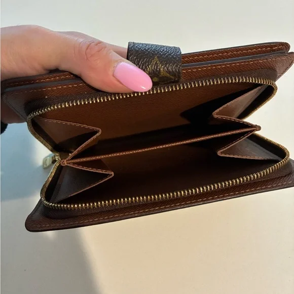 Louis Vuitton LV Monogram Wallet - Picture 10 of 10